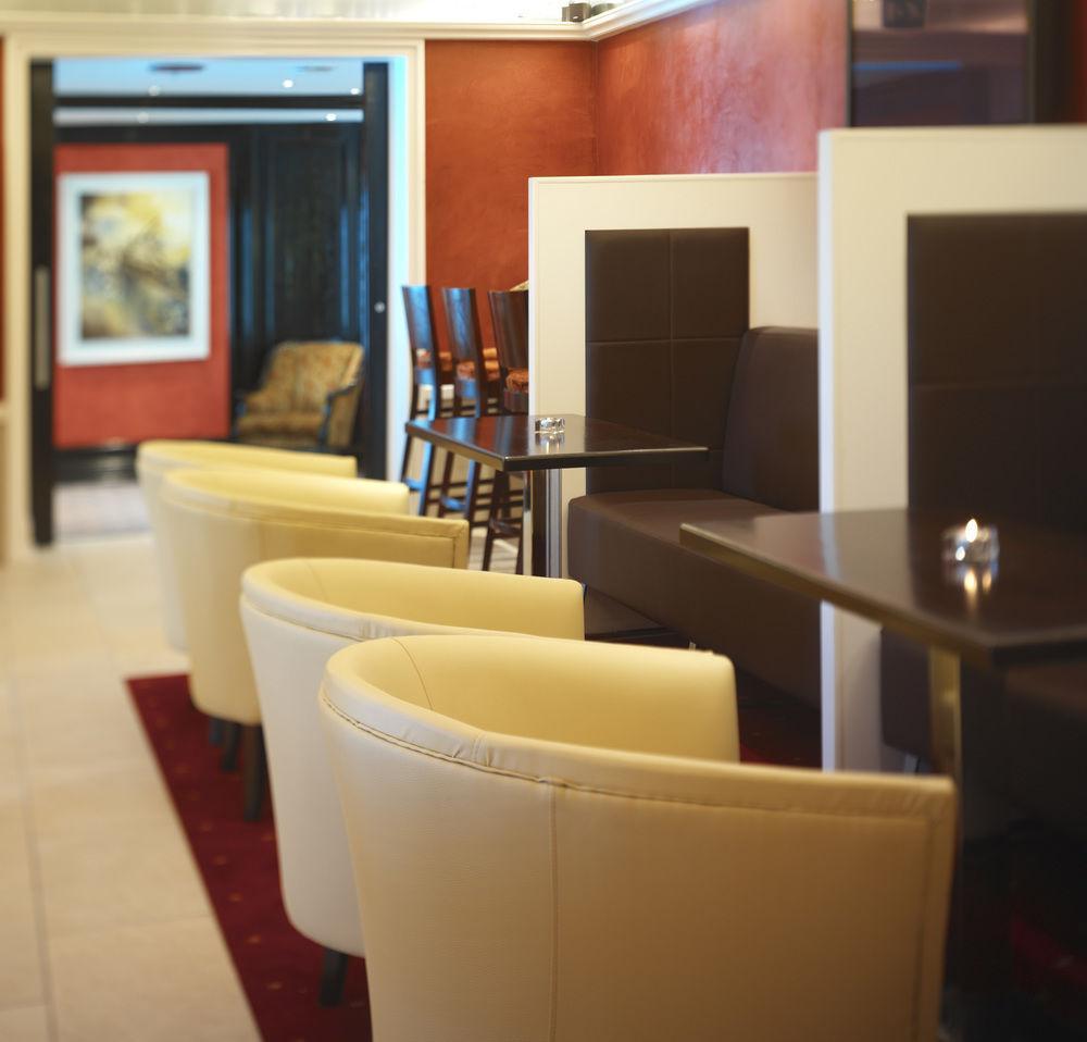 Aghadoe Heights Hotel & Spa Killarney Exterior photo The lounge at the airport