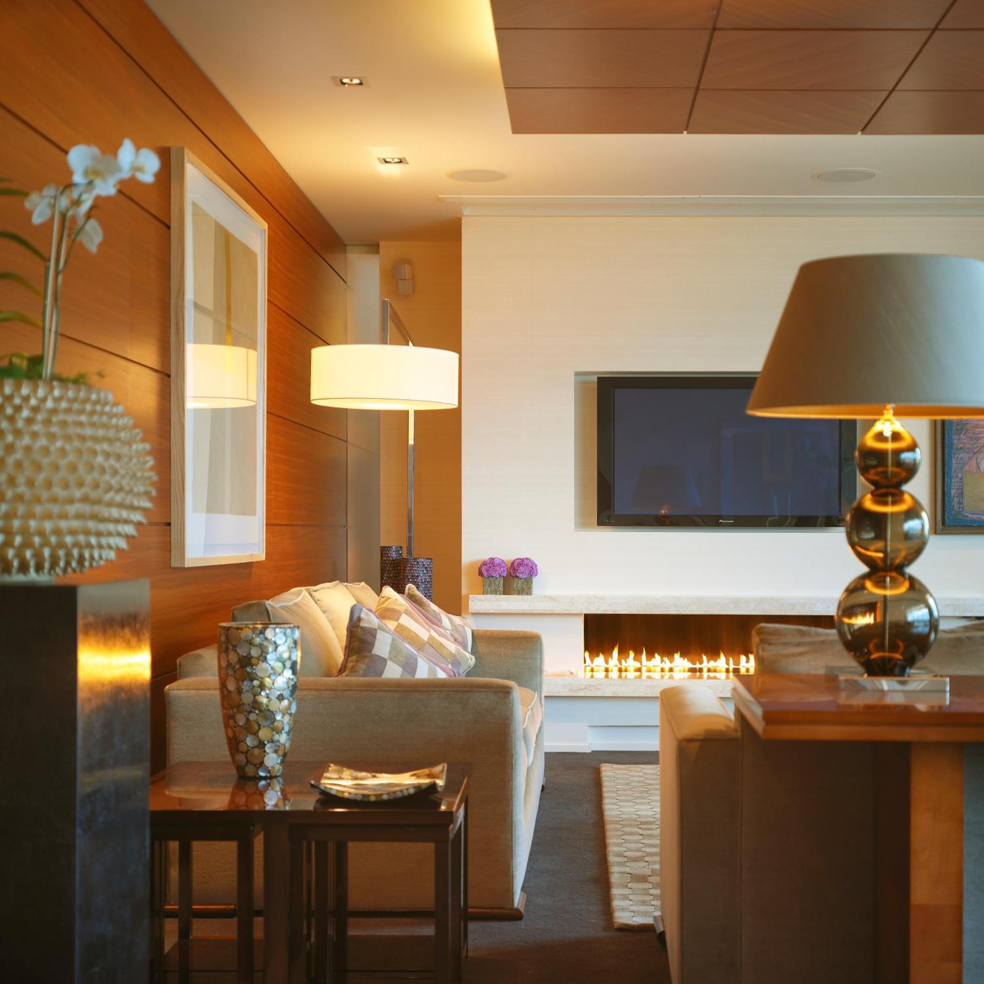 Aghadoe Heights Hotel & Spa Killarney Room photo A living room with a fireplace