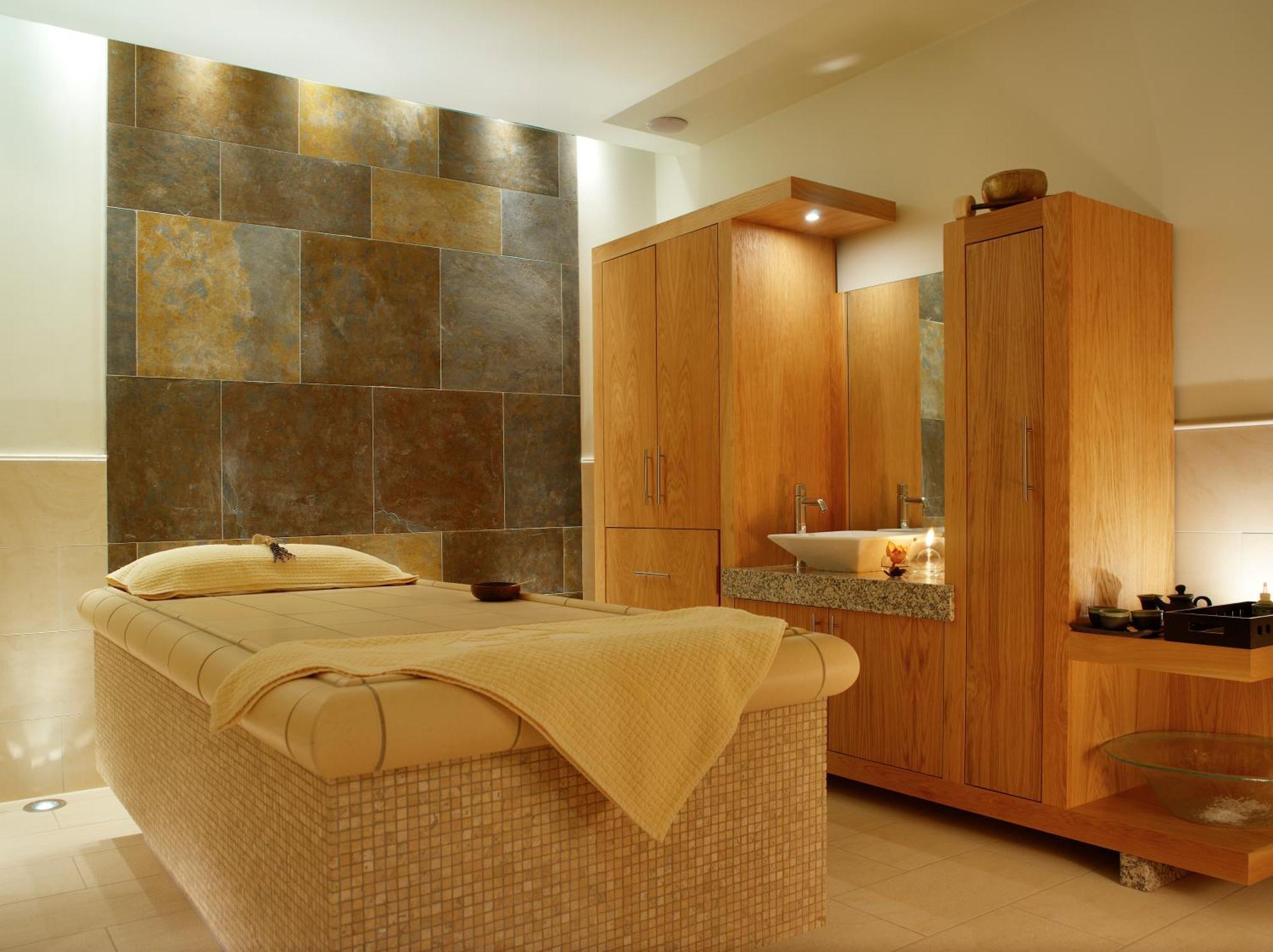 Aghadoe Heights Hotel & Spa Killarney Exterior photo A treatment room at a spa